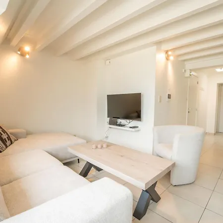 Koekoeksnest Penthouse At The By Interhome Apartman